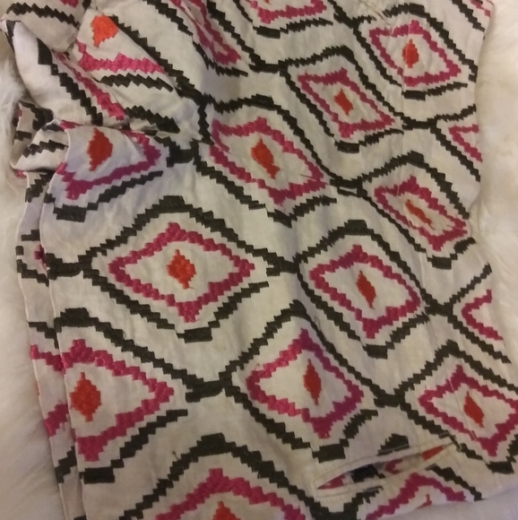 Shorts - Picture 2 of 4